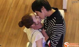 男女亲吻视频,男女亲吻视频捕捉浪漫瞬间